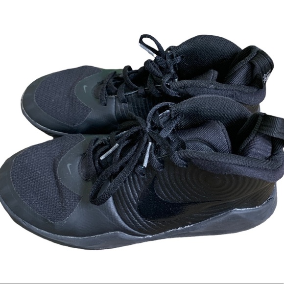 NIKE Team Hustle Size 4 Basketball Sneakers Black Size 4 - Picture 6 of 11